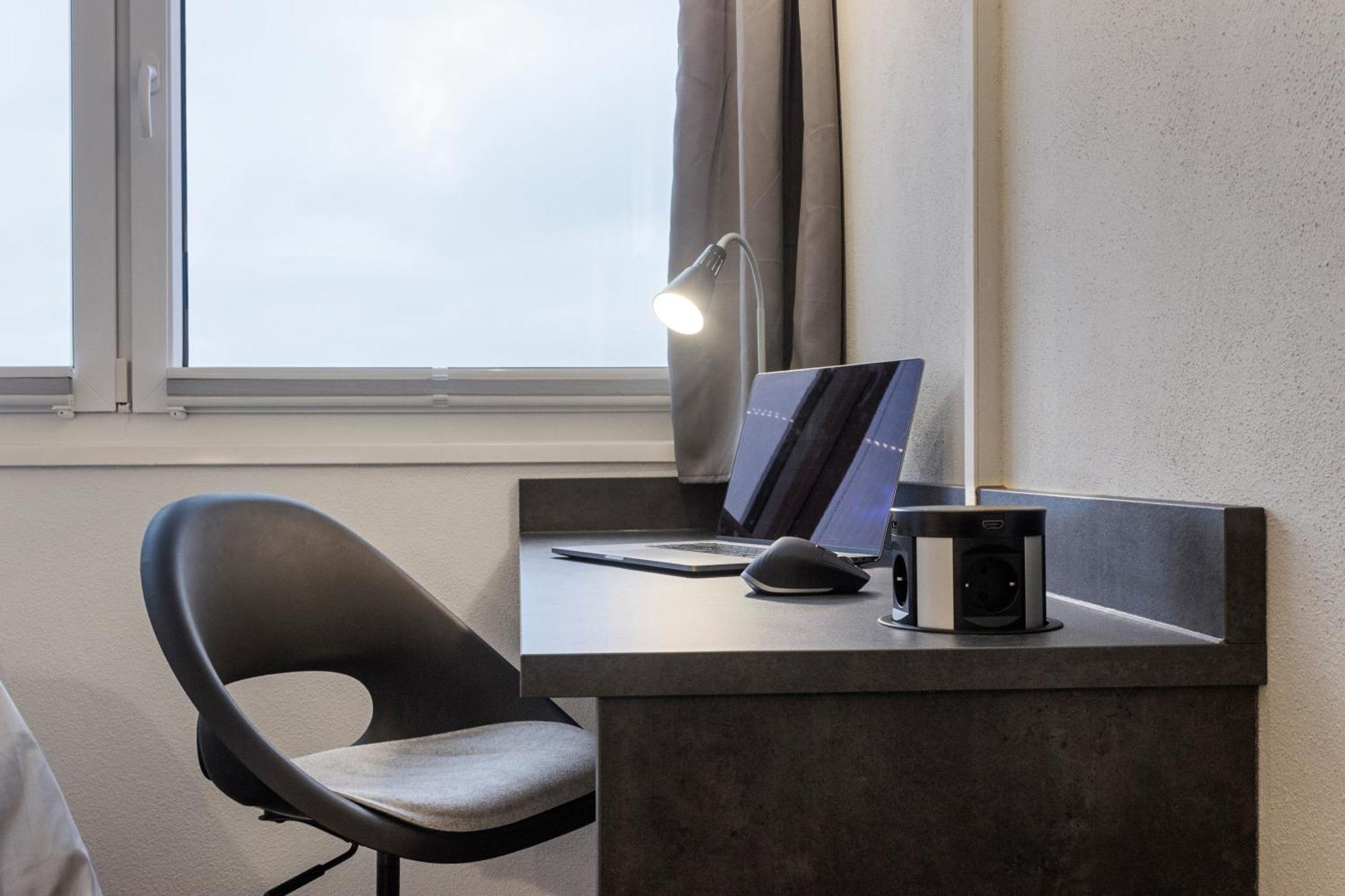 Appartement Fuer 1-2 - Wlan - Parkplatz - Homeoffice Kaiserslautern Buitenkant foto