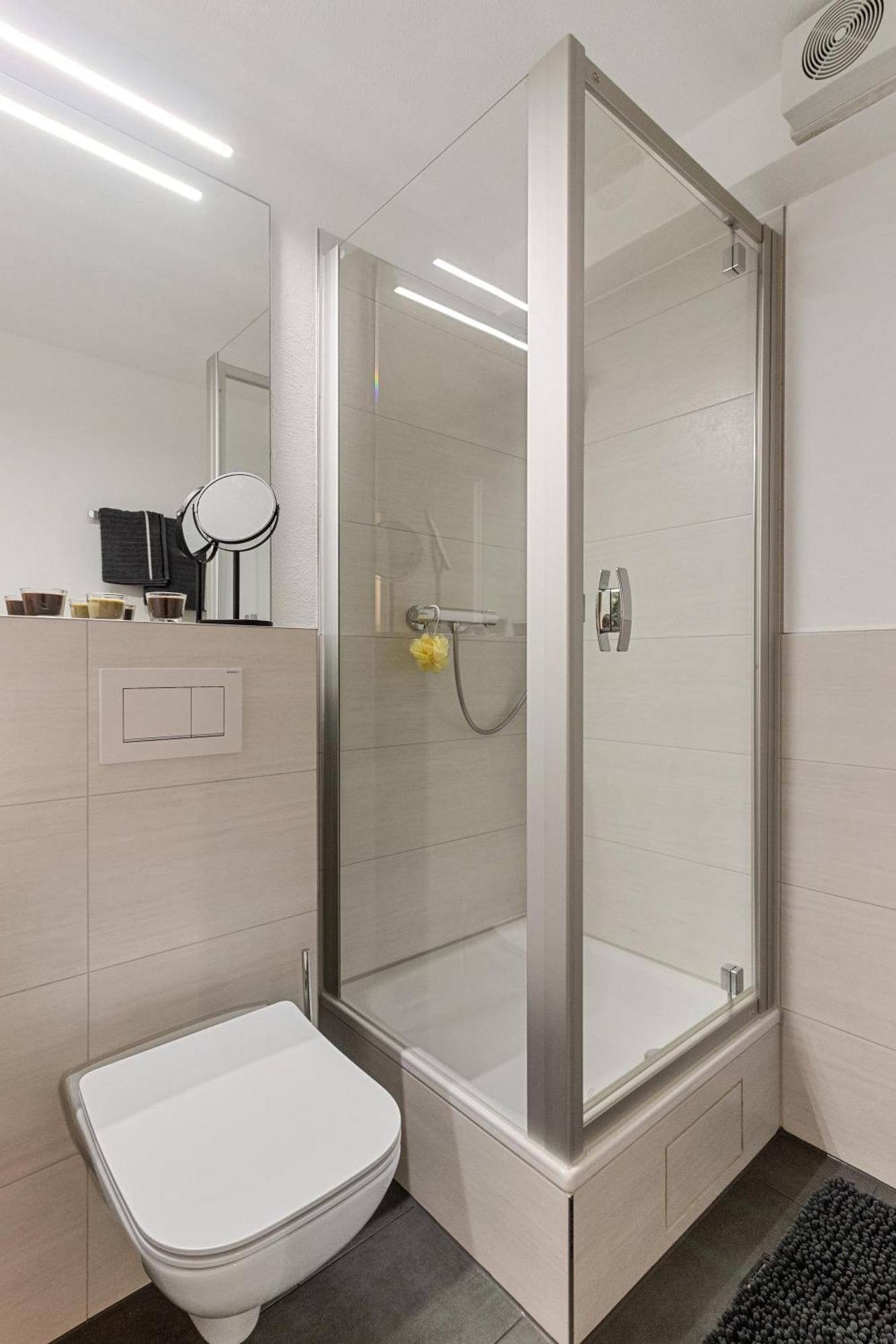 Appartement Fuer 1-2 - Wlan - Parkplatz - Homeoffice Kaiserslautern Buitenkant foto